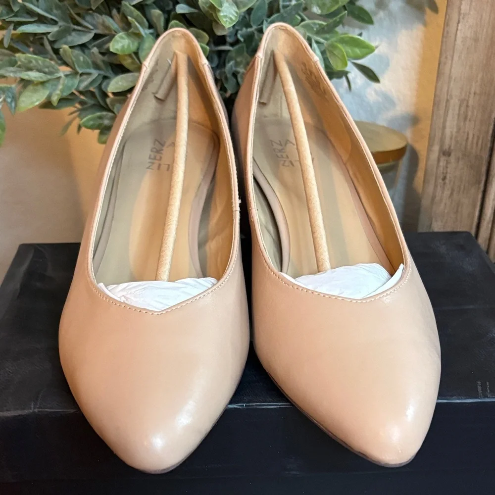 Naturalizer Malynn Nude Block Heel Pumps- Leather-Size 11 Wide - Picture 2 of 7
